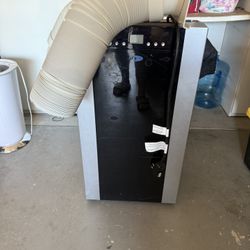 Whynter Black and Grey Portable Air Conditioner 