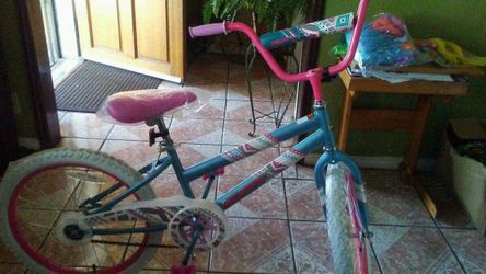 Bicicleta para niña nueva.