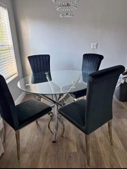 ROUND DINING TABLE in Silver 🩶🩶✅✅