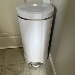 Munchkin UV diaper pail