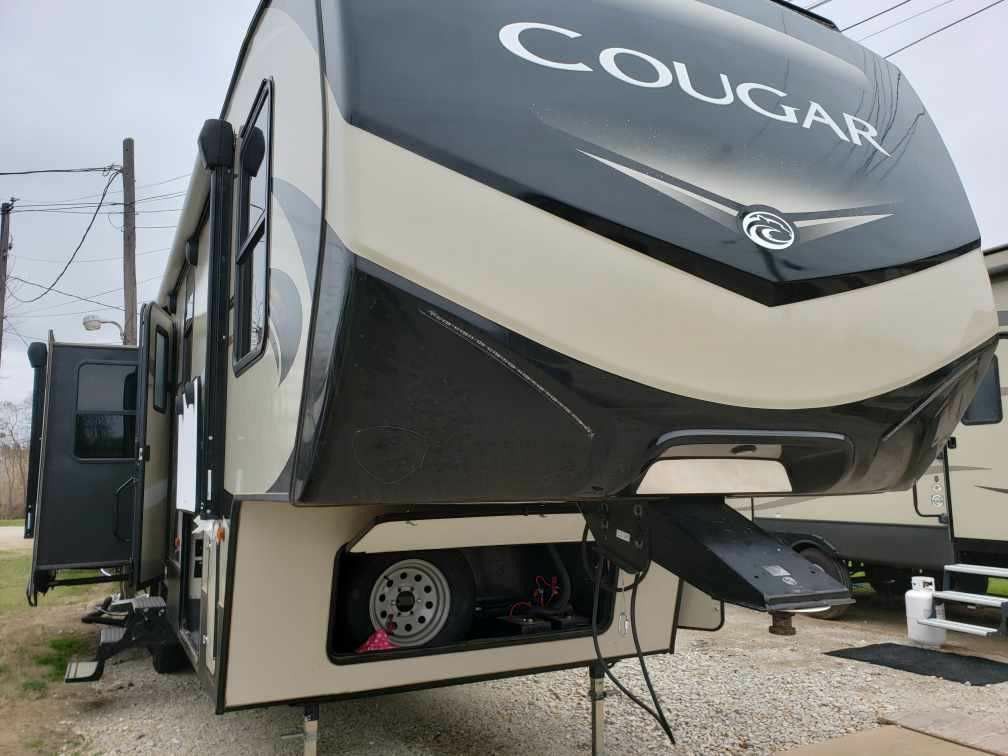 Photo 2018 RV 5th wheel 31ft 34ft overall with 4 yr warranty$44,000