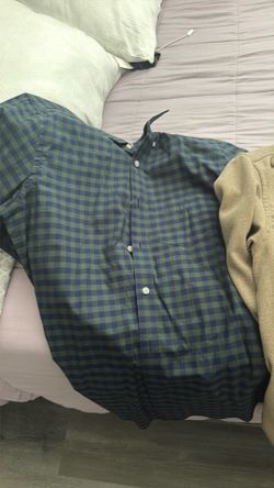 Ropa de joven y trajes completos d una Puesta