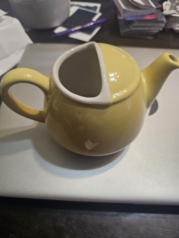 VINTAGE Hall 82 Yellow Teapot