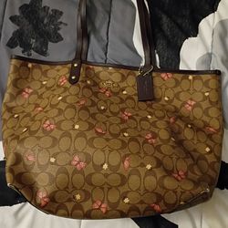 Reversible Leather Medium Size Coach Bag 