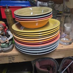 11 Plates And 4 Bowls
