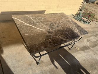 Table The Mármol