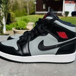 Air Jordan 1 - Size 7