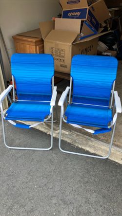 Lot 2 folding pool patio or park beach chairs very good condition
