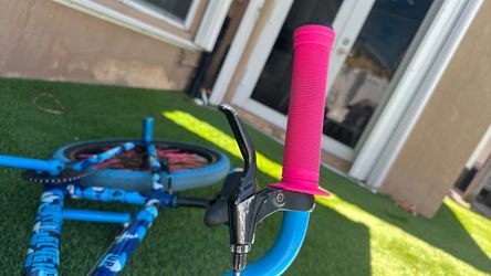 se So Cal flyer pink and blue. Need gone asap