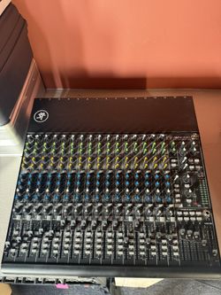 Mackie 1604VLZ 16-Channel Mixer