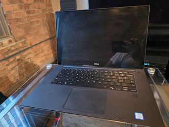 Dell Outlet XPS 15 - 9560 Laptop Windows 10 Home 64bit English