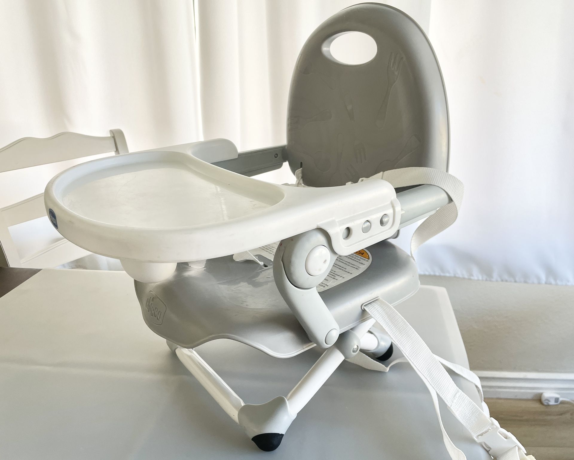 Chicco Easily Portable Travel  Booster / High Chair 