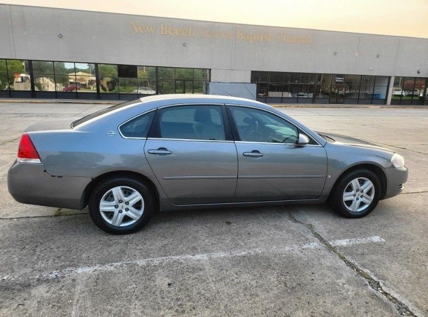 2007 Dark Gray Chevy Impala good condition.