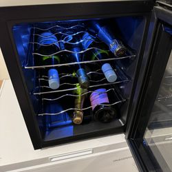 Wine fridge - 12 Bottles 