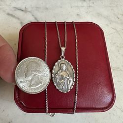 Vintage 925 Sterling Silver, “Sacred Heart of  JESUS necklace , marked Sterling , 925 19in chain , gorgeous!!
