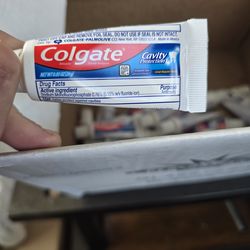 Travel colgate toothpaste, READ INFO IN DESCRIPTION