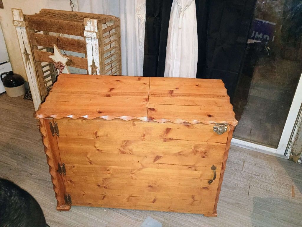 Pet Storage/ Trash Can Hutch