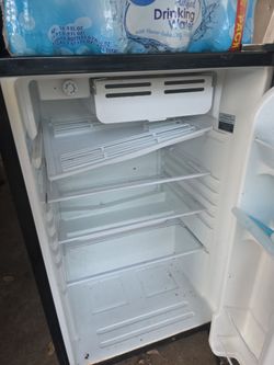 Mid size refrigerator