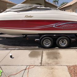 2005 Rinker 232 Boat