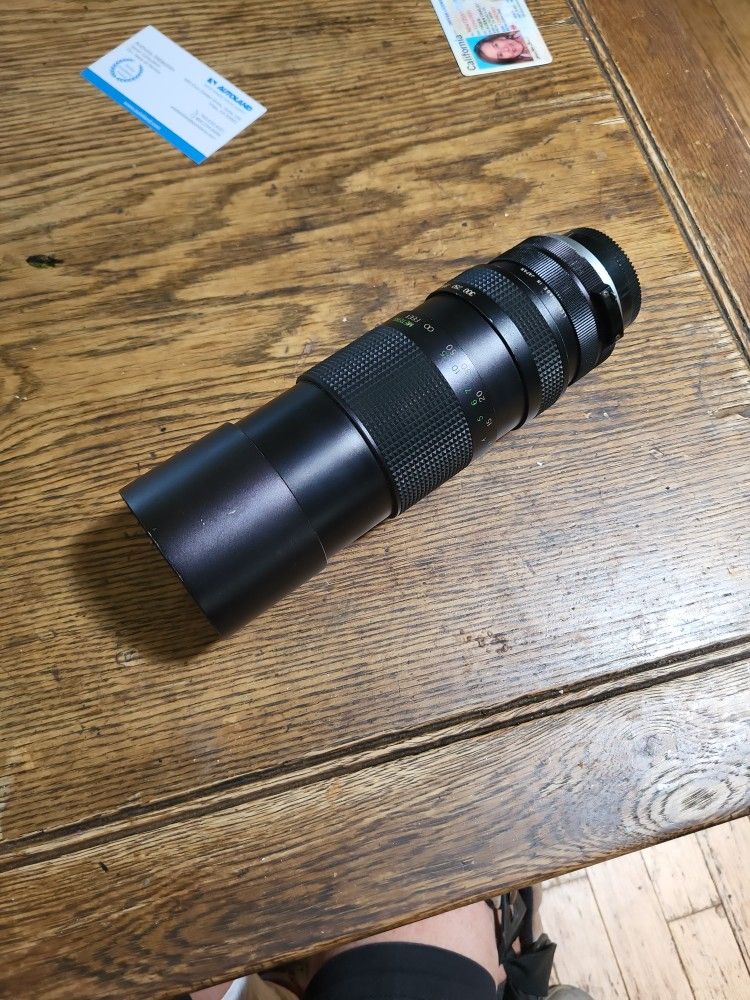 Vivitar 100-300 Close Focusing Telephoto Lens