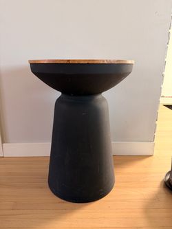Side decor table