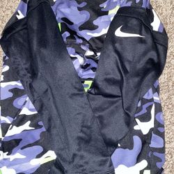 Nike Sweatshirt For Boys Medium 