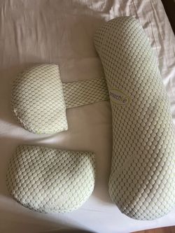Pregnancy pillow (Used)