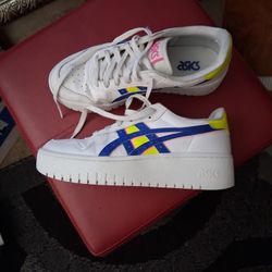 Asics retro platform woman sneakers.