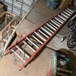 Louisville Fiberglass Extension Ladder 24 ft, IA, 300 lbs - FE2224