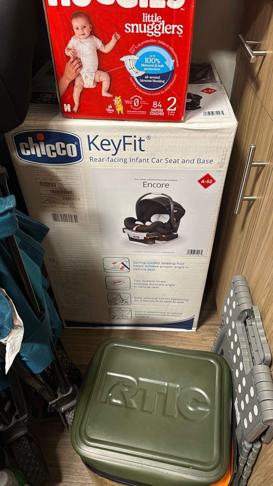 CHICCO KEYFIT INFANT CAR SEAT AND BASE BRAND NEW IN BOX 