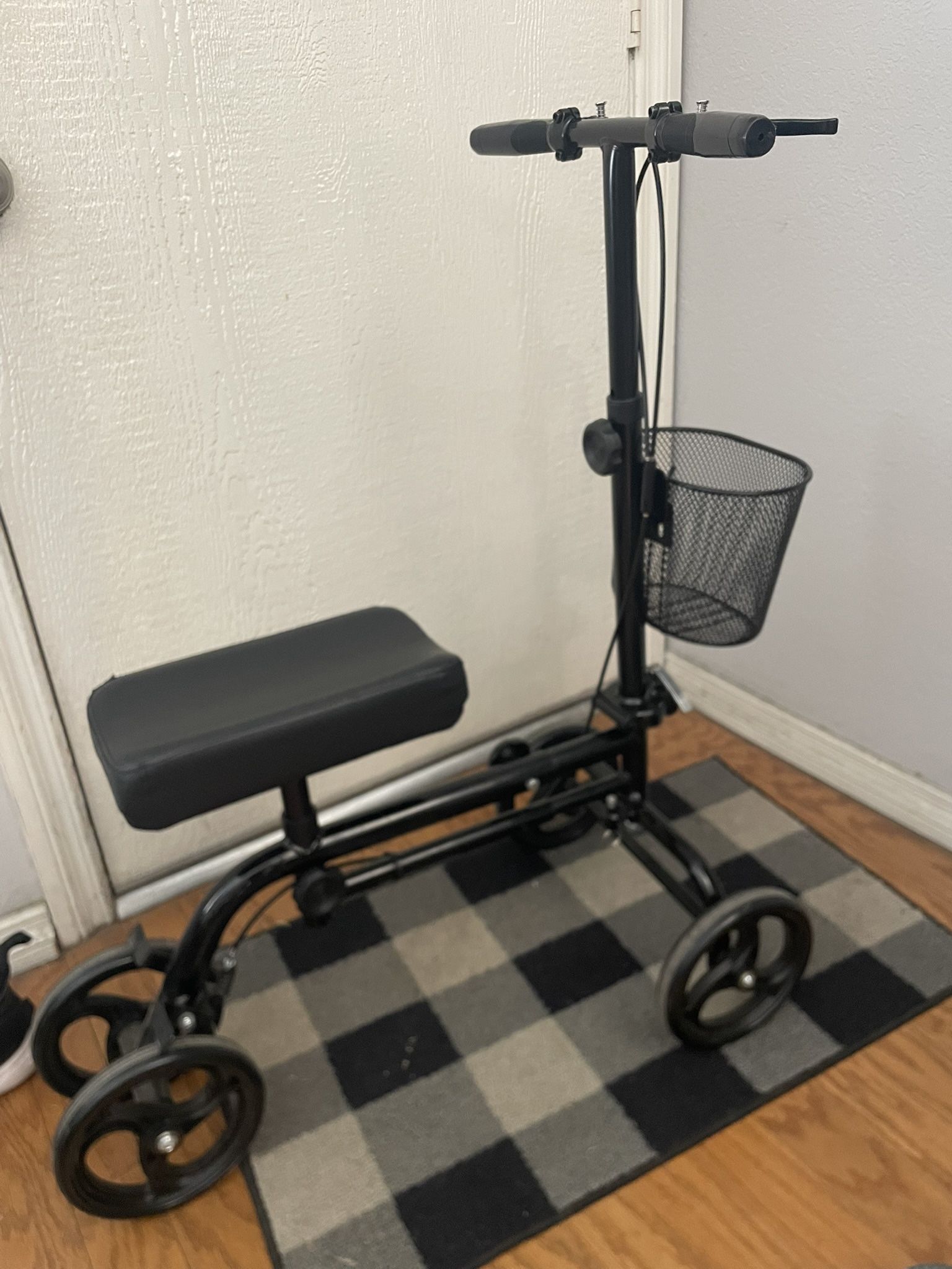 Knee Scooter with basket and Adjustable