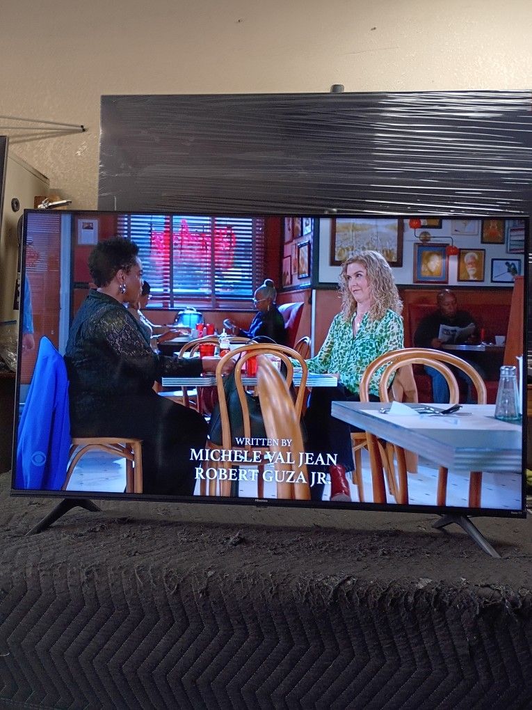 50 Inch Hisense ROKU 4k Smart Really Nice Tv Comes With Remote Control Shows Great Picture Works Fantastic Guaranteed