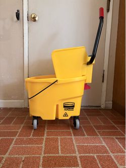 Rubbermaid WaveBrake Mop Bucket