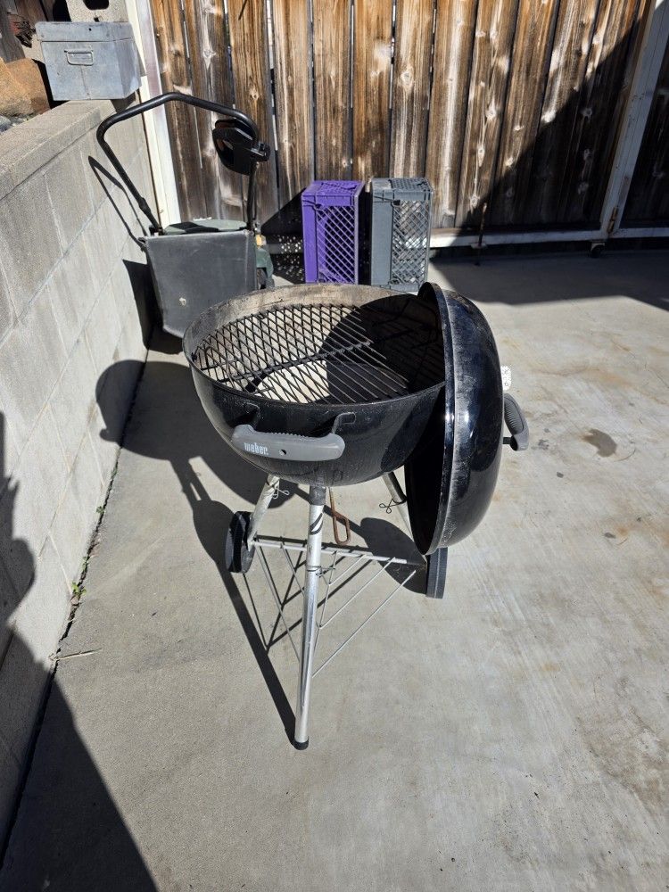 MEDIUM WEBER KETTLE