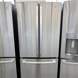 Ge 33”  24.7 Cu Ft Refrigerator 
