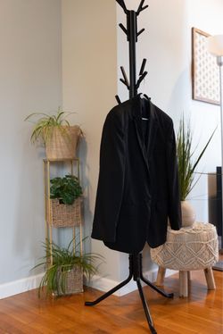 Standing clothes rack