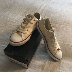 Off white Converse! 😊