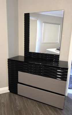 4-drawer Dresser with mirror