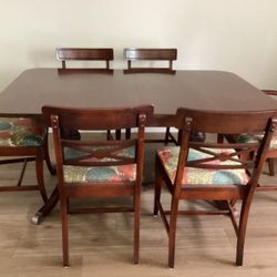 Mahogany Table And Chairs In Good Condition 