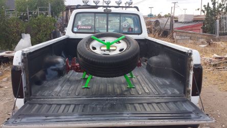 Pre runner tire carrier