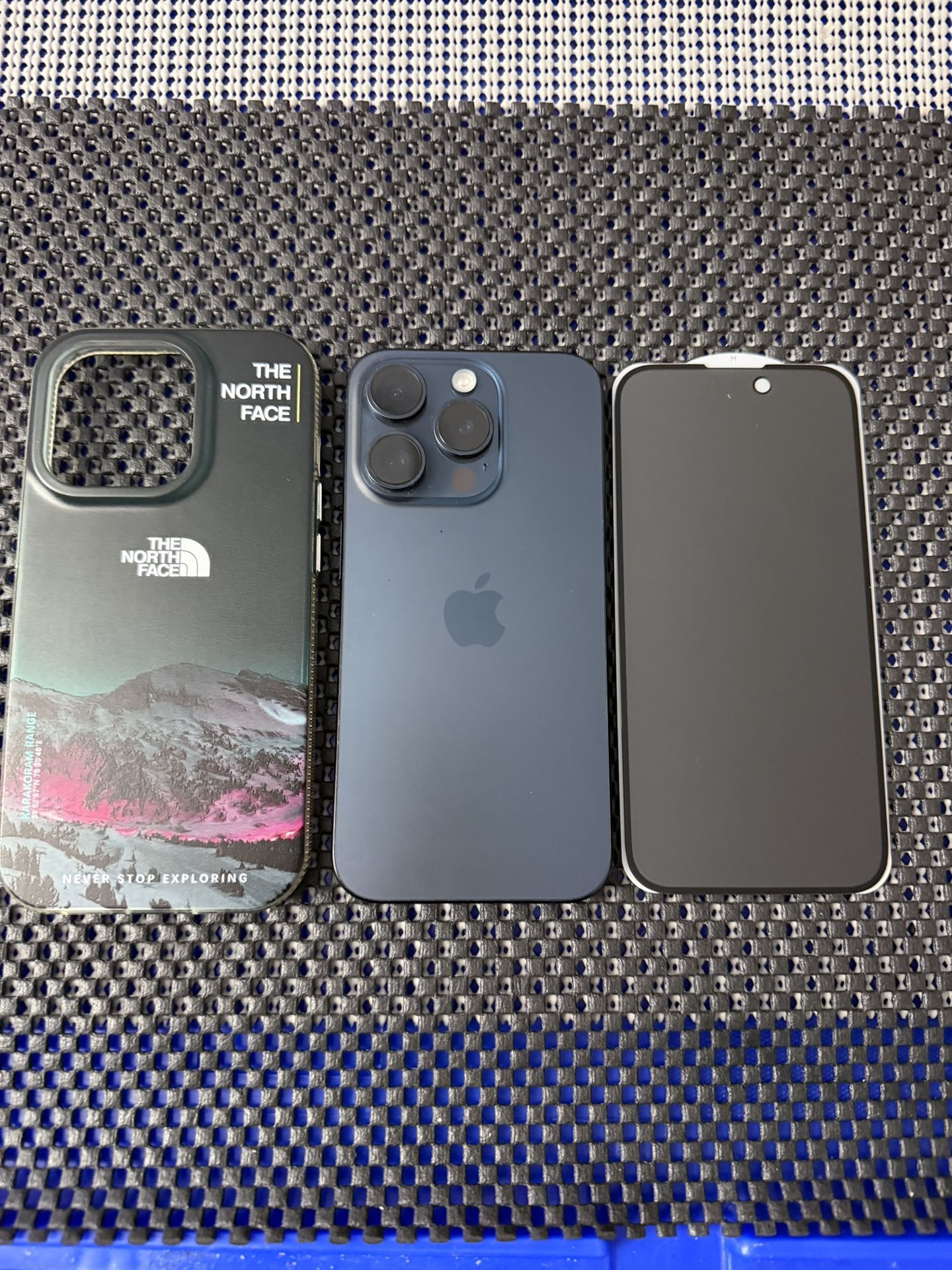 iPhone 15pro 1TB Unlocked (cash only/no trades)read description first