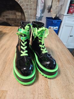 Demonia Shaker-52 Women's Size 10