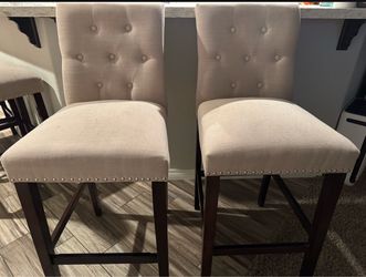 4 Beige barstools