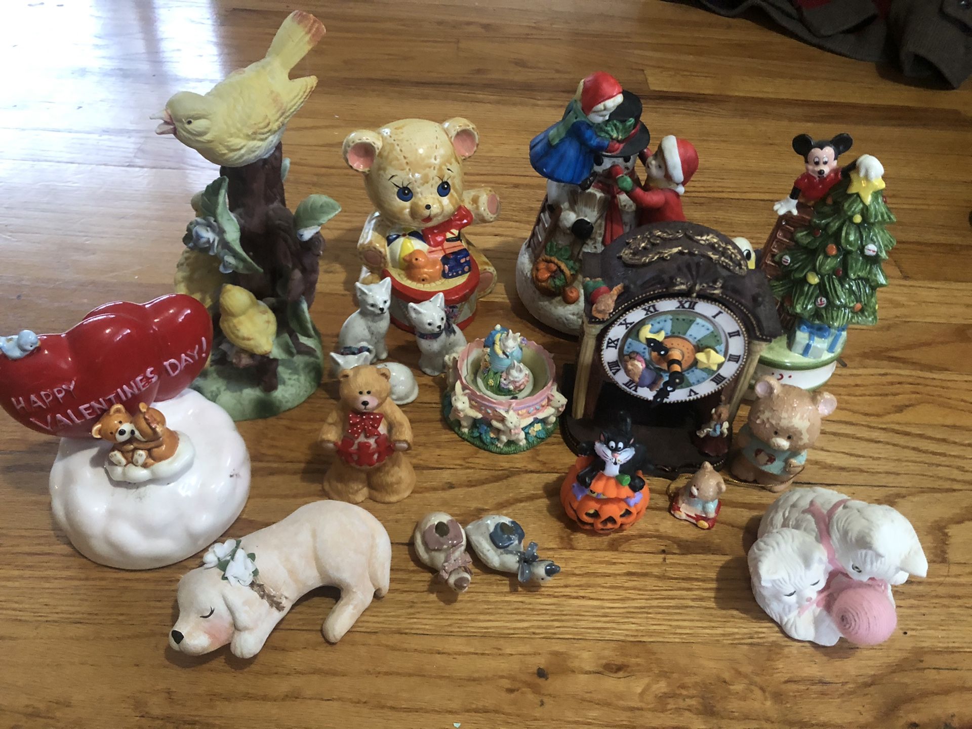 Lot of cute ceramic figurines