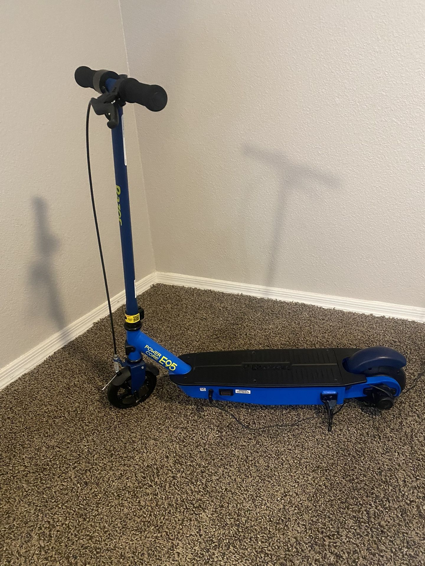 Razor E95 Electric Scooter. Blue. Steel Frame, 10mph max sped. 120 lb capacity. Rode on only ONCE! Push button throttle, speeds up to 10 mpg.