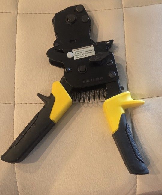 Apollo PEX Pinch Clamp 3/8” to 1” Contoured Comfort Grip