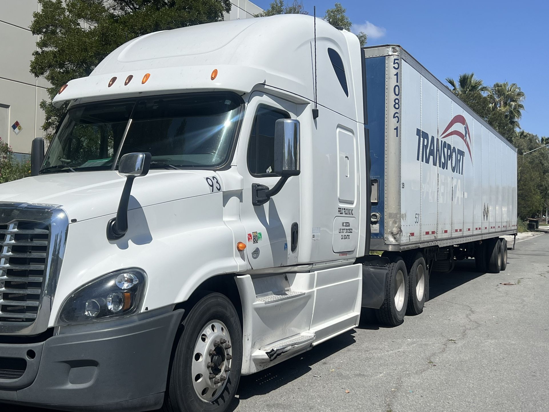 2013 Frontliner Cascadia And 2008 trailer