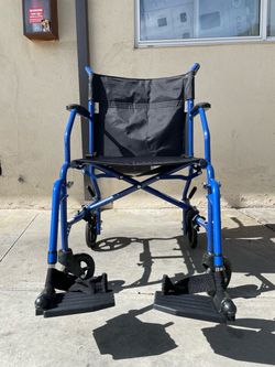 Drive foldable wheelchair