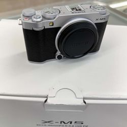 FUJIFILM X-M5 