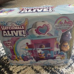 Hatchimals Alive! Hatchi-Nursery Playset